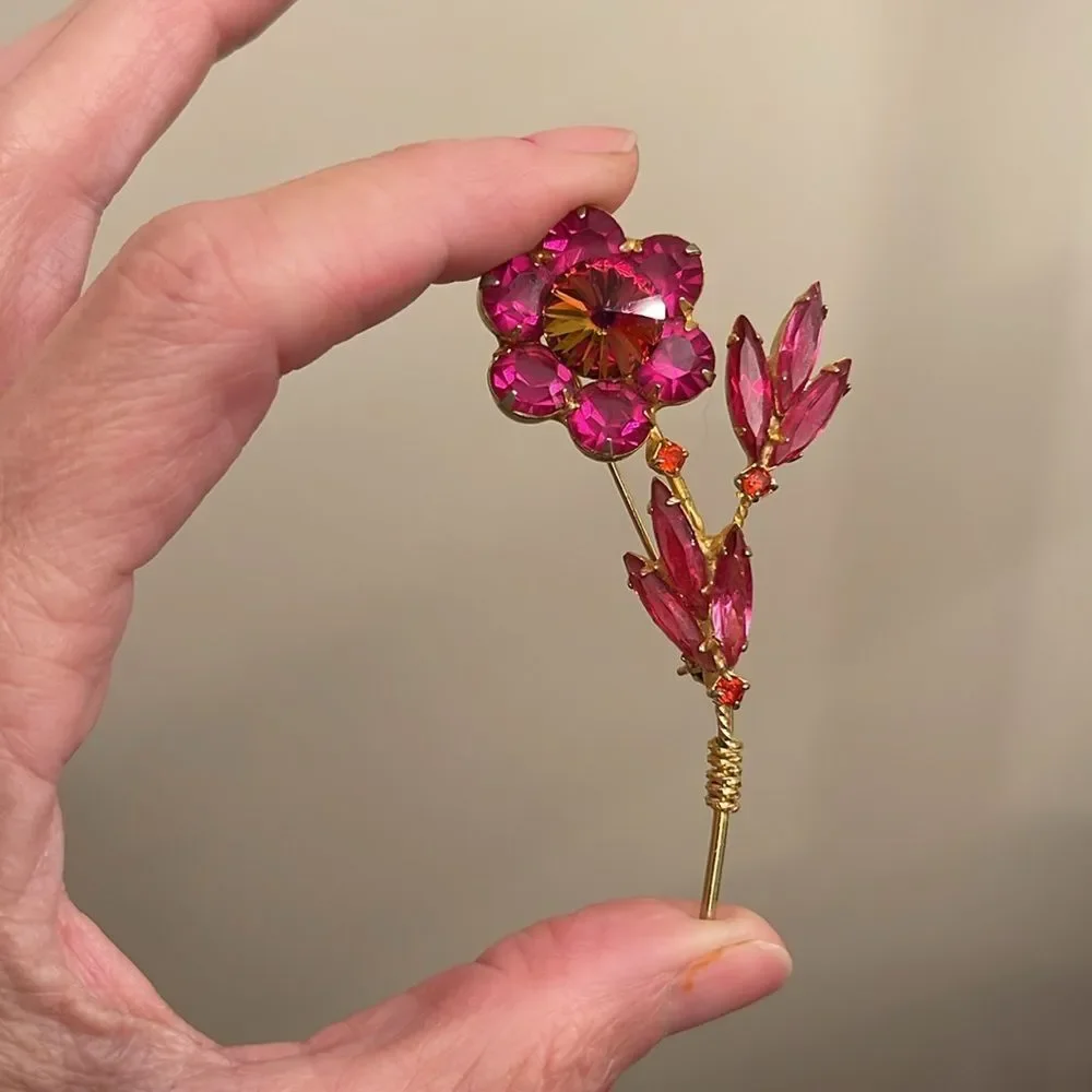 Vintage unsigned brooch